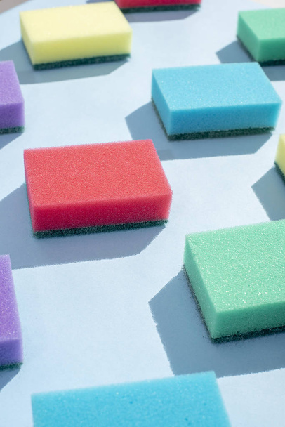 Multi-colored rectangular sponges for washing dishes - Foto, afbeelding