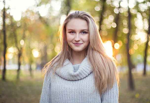 Happy blond girl posing in autumn park  - Photo, Image