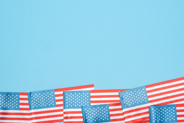 top view of american flags on blue background with copy space - Foto, Imagem