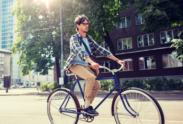 young hipster man with bag riding fixed gear bike - Foto, immagini