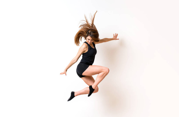 Joven bailarina sobre aislado blanco wal
 - Foto, Imagen