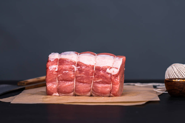 carne de porco desossada assada
 - Foto, Imagem