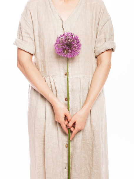 lilac flower hands woman dress white - Foto, imagen