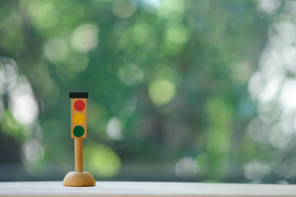 Modelo de brinquedo de semáforo para pré-escola
  - Foto, Imagem