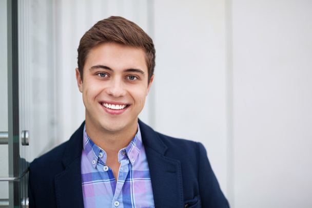 Young man smiling - Fotografie, Obrázek