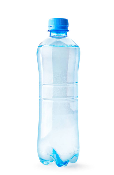 Pullo vettä lähellä valkoisella pohjalla. Eristetty
 - Valokuva, kuva