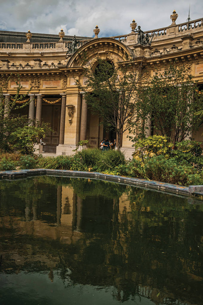 People and garden in the courtyard of Petit Palais at Paris - Fotoğraf, Görsel