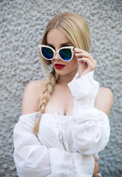 young beautiful blonde  woman posing - Foto, Imagen