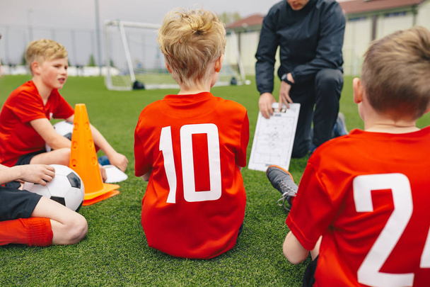 Soccer Game Day Management. Coach Coaching Youth Soccer Team - Фото, изображение