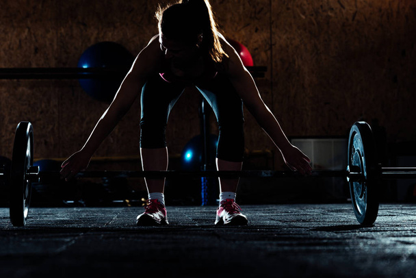 Girl training in the gym - Foto, Bild