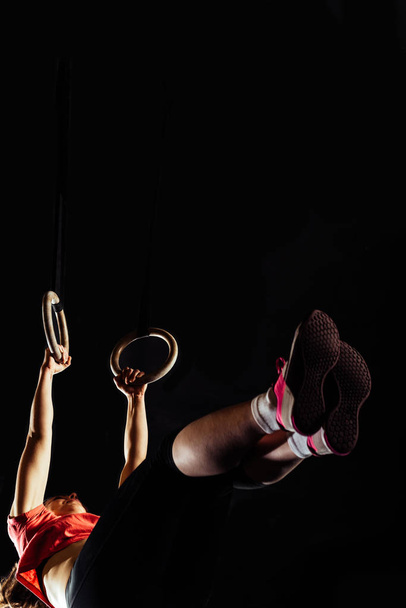 Svaly na houpači, cvičení v tělocvičně - Fotografie, Obrázek