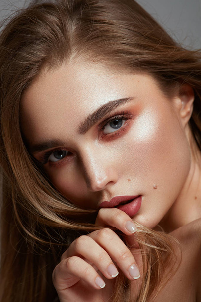 Close-up face of young female model - Zdjęcie, obraz