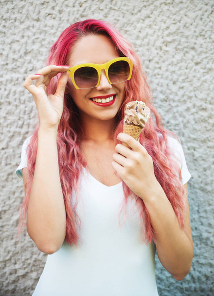 beautiful  young woman posing eating ice cream  - Fotografie, Obrázek
