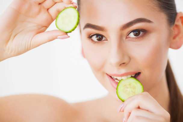 Skin Care. Beauty Woman Face With Fresh Skin In Spa - Foto, Imagem