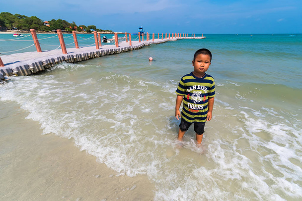 Rayong, Thaïlande - mai, 10, 2019 : Nom non identifié Boy playing
 - Photo, image