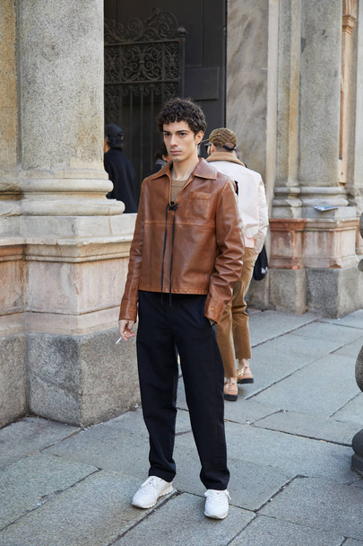 MILAN - JANUARY 14: Man with brown leather jacket and black trou - Фото, изображение