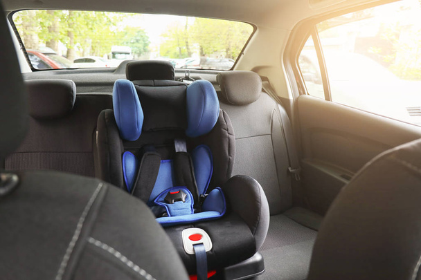 Assento de segurança para criança no carro
 - Foto, Imagem
