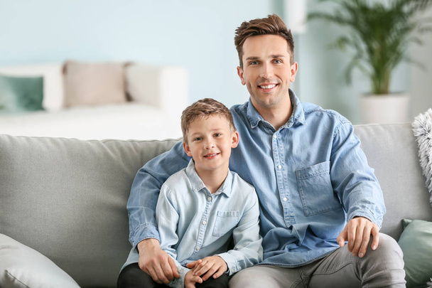 Portrait of happy father and son at home - Foto, afbeelding