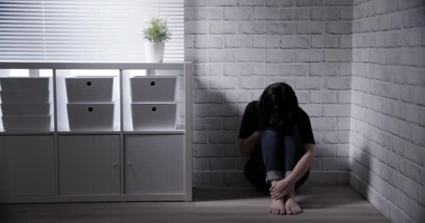 Asiatin fühlt sich deprimiert - Filmmaterial, Video