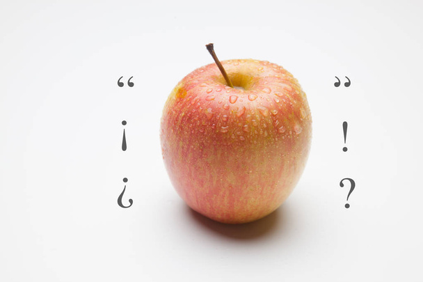 elma, sağlıklı, sağlıklı, tatlı meyve tatlı yemek için ideal ya da kahvaltı için meyve olarak, semboller ve rakamlar - Fotoğraf, Görsel
