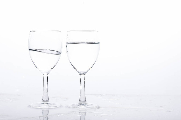 water in wine glass , Water splash - Foto, imagen