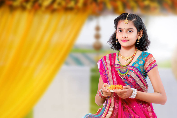 Indian girl celebrating diwali festival - Фото, зображення