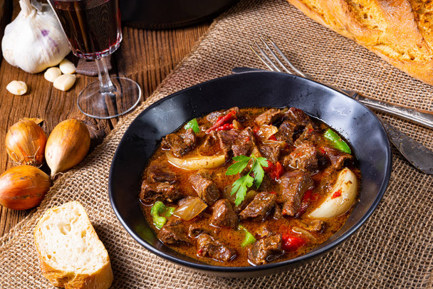 classic beef goulash with peppers and onions - Zdjęcie, obraz