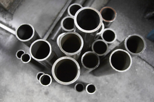 сталеві труби на заводі
  - Фото, зображення