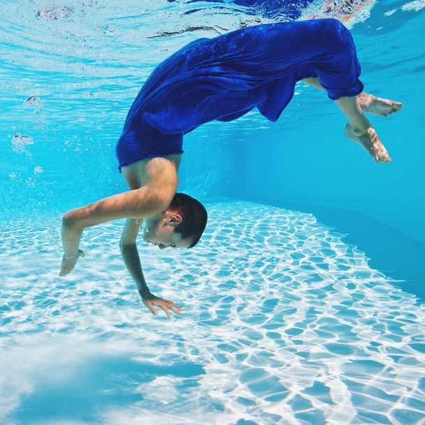 Underwater woman portrait with blue dress in swimming pool.  - Foto, Imagen