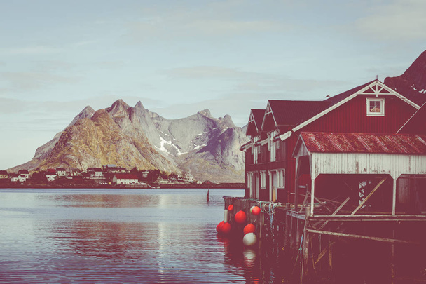 Reine vissersdorp op de Lofoten eilanden, Nordland. Noorwegen.  - Foto, afbeelding