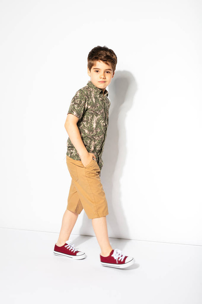 young boy posing on white background - Foto, afbeelding