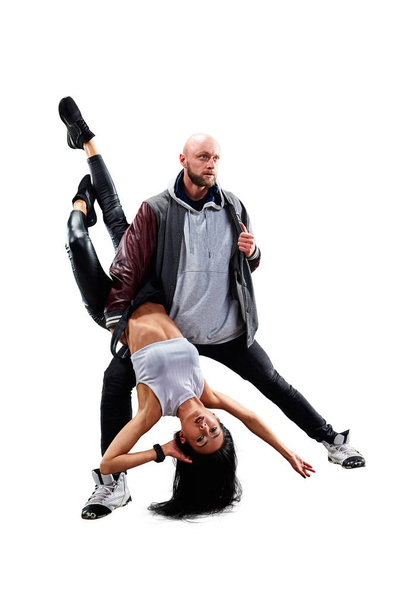 vereinzelte Hip-Hop-Tänzer. schönes Paar tanzt leidenschaftlich auf weißem Hintergrund - Foto, Bild