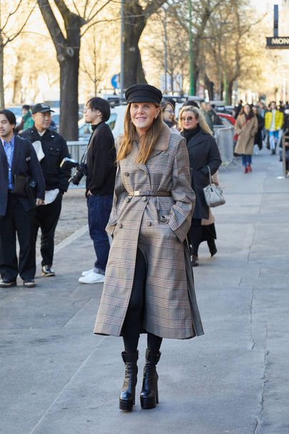 Anna dello Russo with gray coat and black hat before Fendi fashion show, Milan Fashion Week street style  - Φωτογραφία, εικόνα