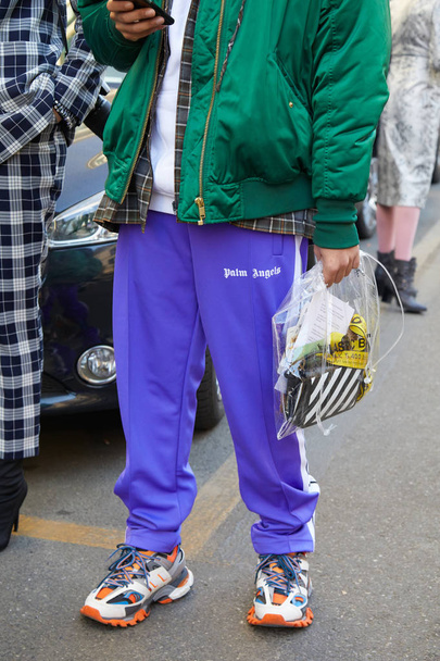 Man with purple Palm Angels trousers, green bomber jacket and transparent bag before John Richmond fashion show, Milan Fashion Week street style  - Foto, Imagen
