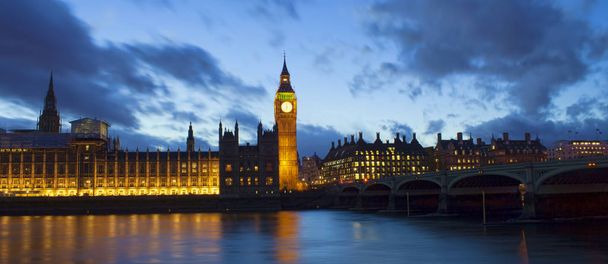 Big Ben e Westminster palácio em Londres à noite. abstrato imagem colorida
 - Foto, Imagem