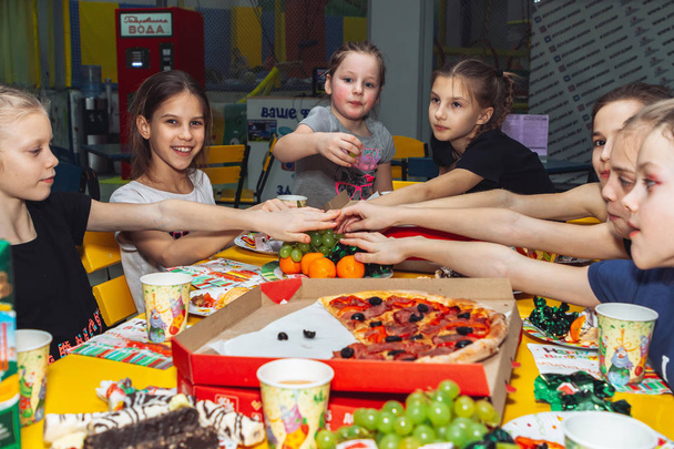 February 9, 2019 Minsk Belarus Pizza party for young girls - Foto, immagini