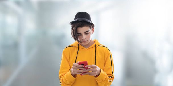 Genç Moda cep telefonu - Fotoğraf, Görsel
