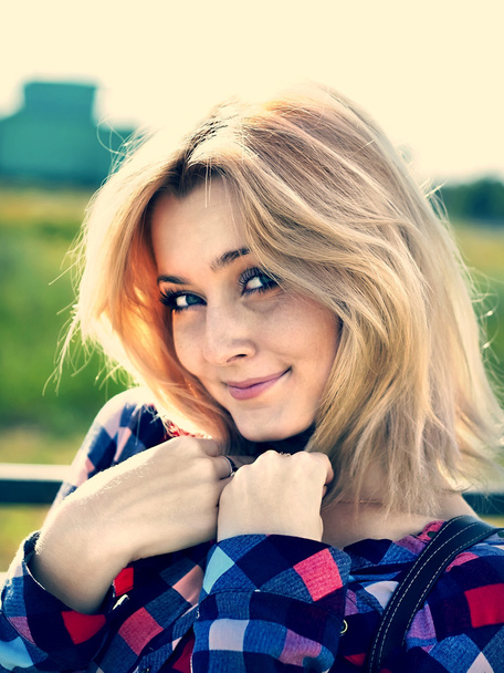 Портрет молодой красивой чувственной блондинки
 - Фото, изображение