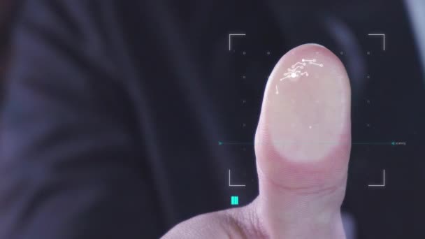 Liikemies skannaa sormenjälkien biometrisen tunnistuksen ja hyväksynnän. Biometrinen skanneri skannaa ihmisen sormen ja tunnistaa käyttäjän pääsyä. Turvallisuuden ja salasanojen valvonnan tulevaisuus sormenjälkien avulla
. - Materiaali, video
