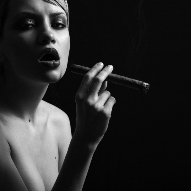 Elegant smoking woman - 写真・画像