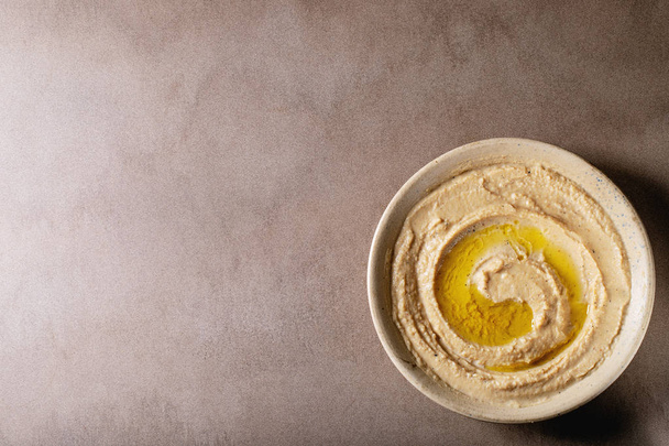 Hummus with olive oil - Foto, afbeelding