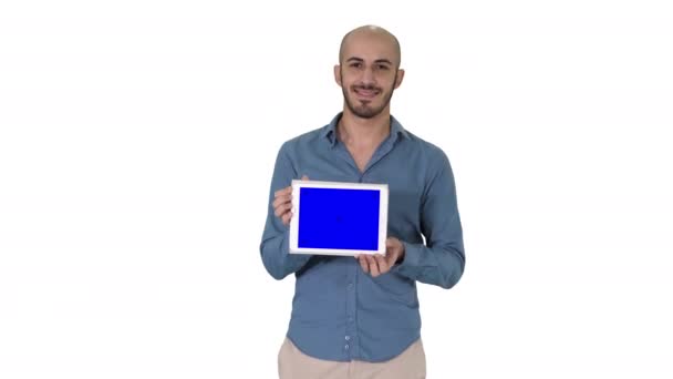 Arab man walking and showing tablet presenting something on white background. - Filmagem, Vídeo