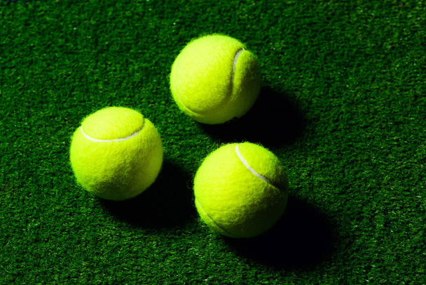 Tennis Ball isolated on green with dramatic lighting - Foto, immagini