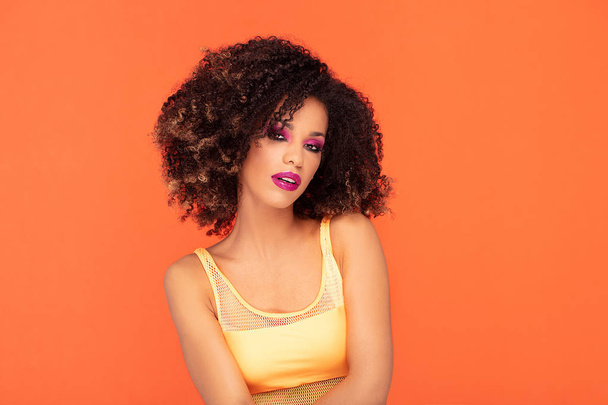 Beauty portrait of afro girl in glamour makeup. - 写真・画像