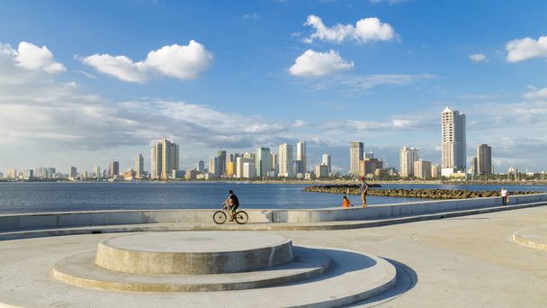 Harbour Square, baai van Manilla op een zonnige dag - Foto, afbeelding