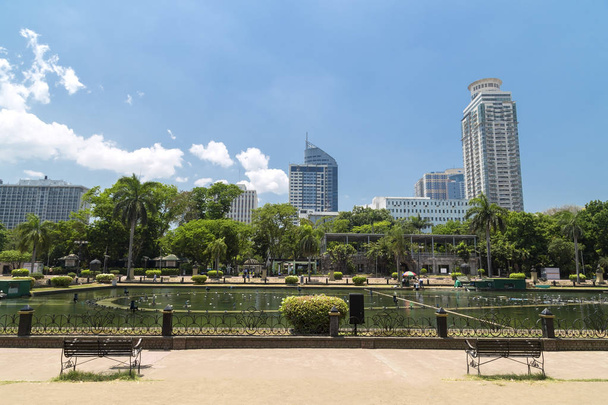 Rizal park, Manila, Filipinler'den şehre bakış - Fotoğraf, Görsel
