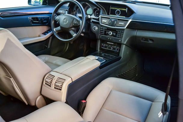  View to the white  interior of Mercedes E-Class W212 with dashb - 写真・画像