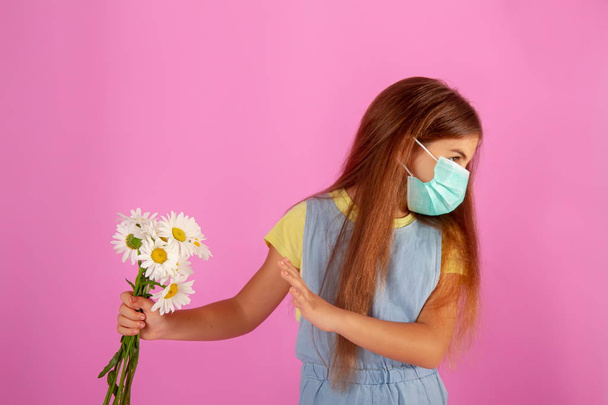 allergy flower mask - Фото, зображення
