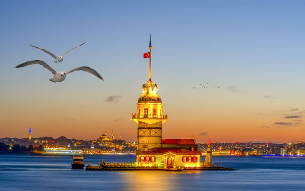 Maidenin torni Istanbulissa, Turkissa (KIZ KULESI - USKUDAR) - Valokuva, kuva