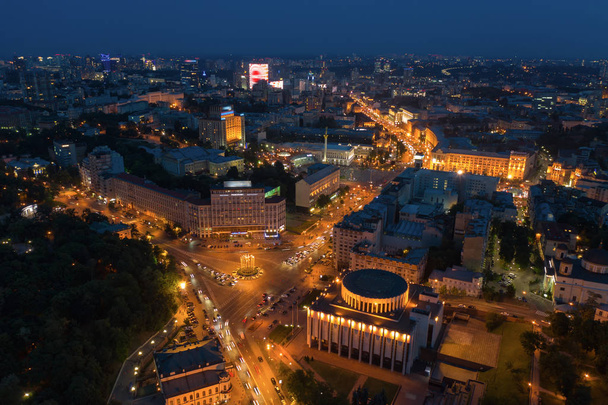 Vue du soir depuis le toit de la Kiev. Kiev, Ukraine
 - Photo, image